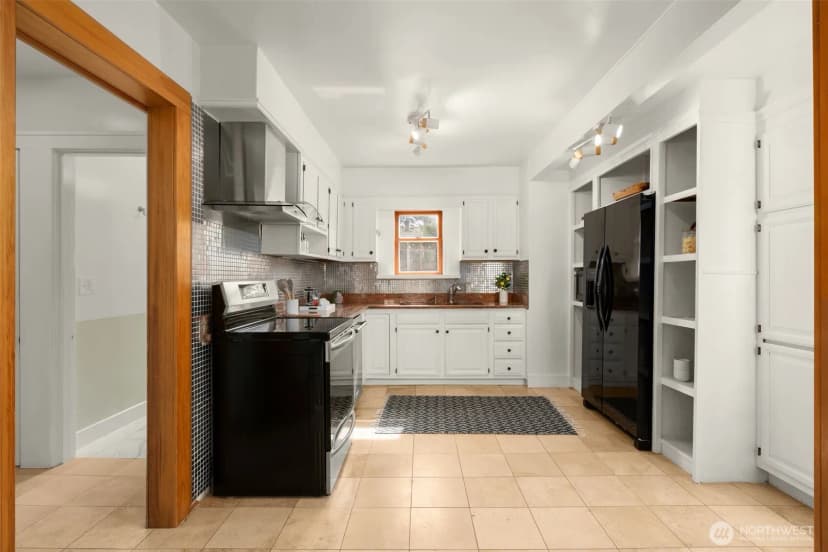 Property photo for 5009 S Alaska Street, Seattle photo 8