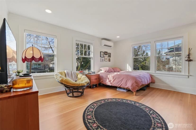Property photo for 5230 16th Avenue Ne, Seattle photo 10