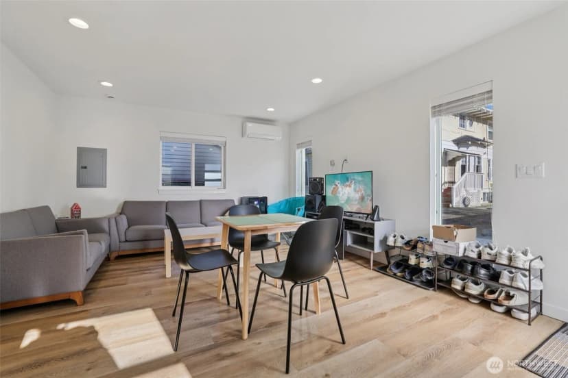 Property photo for 5230 16th Avenue Ne, Seattle photo 24