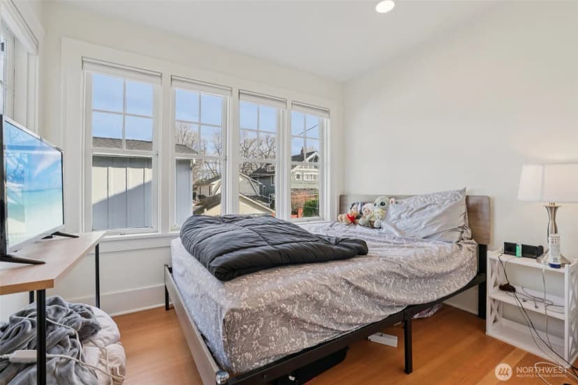 Property photo for 5230 16th Avenue Ne, Seattle photo 14