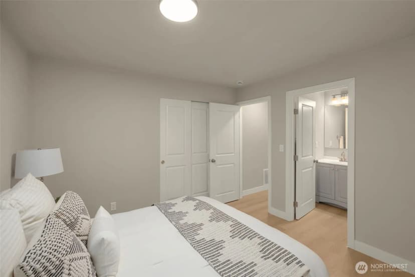 Property photo for 12041 S 56th Place, Seattle photo 9