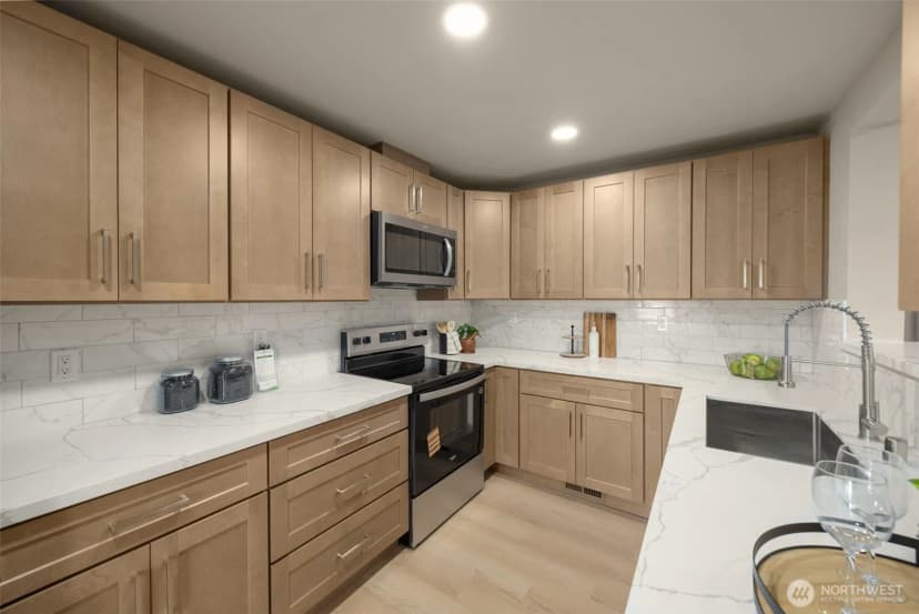 Property photo for 12041 S 56th Place, Seattle photo 4