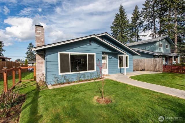 Property photo for 1225 W 17th St, Port Angeles photo 3