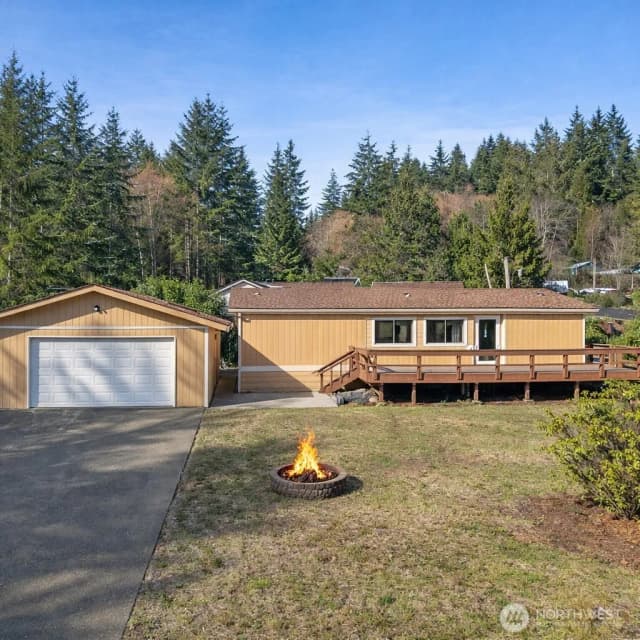 Property photo for 124 W Blakley Drive, Elma photo 2