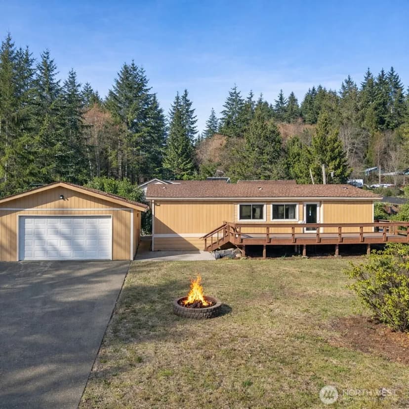 Property photo for 124 W Blakley Drive, Elma photo 2