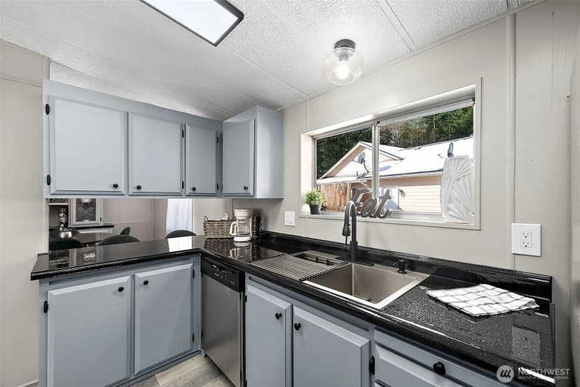 Property photo for 124 W Blakley Drive, Elma photo 15