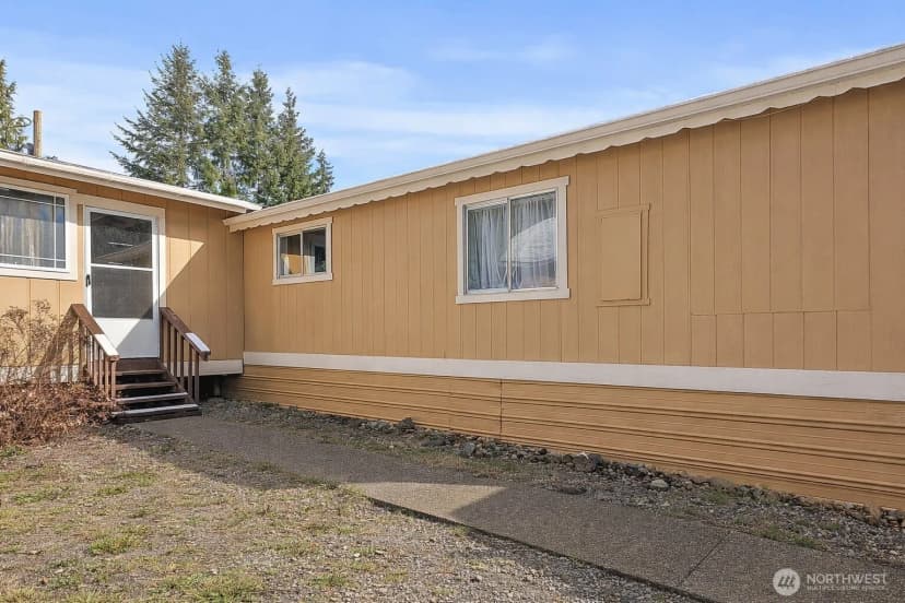 Property photo for 124 W Blakley Drive, Elma photo 4