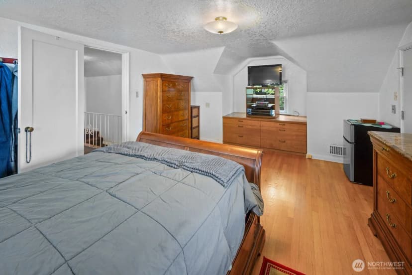 Property photo for 10445 Marine View Drive Sw, Seattle photo 18