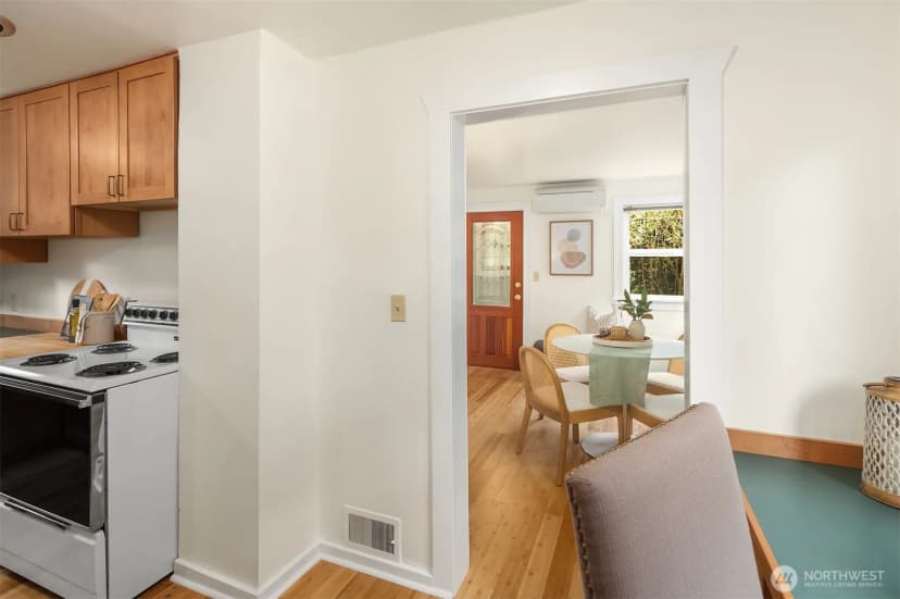 Property photo for 548 Ne 102nd Street, Seattle photo 14