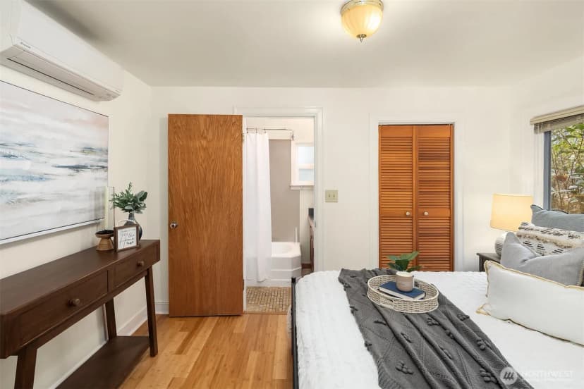 Property photo for 548 Ne 102nd Street, Seattle photo 11