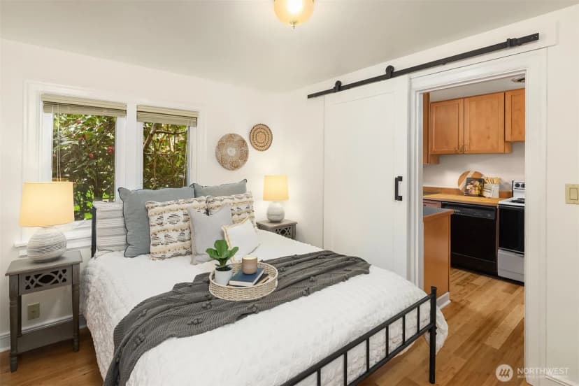 Property photo for 548 Ne 102nd Street, Seattle photo 12