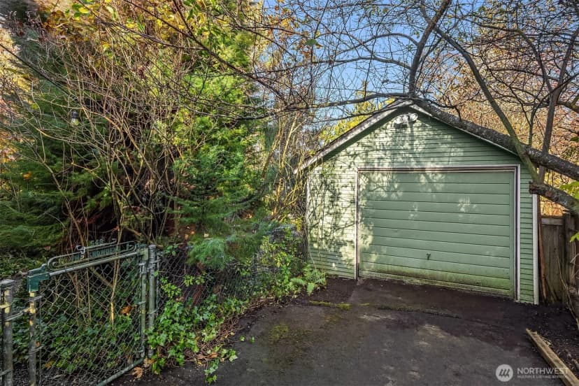 Property photo for 548 Ne 102nd Street, Seattle photo 19