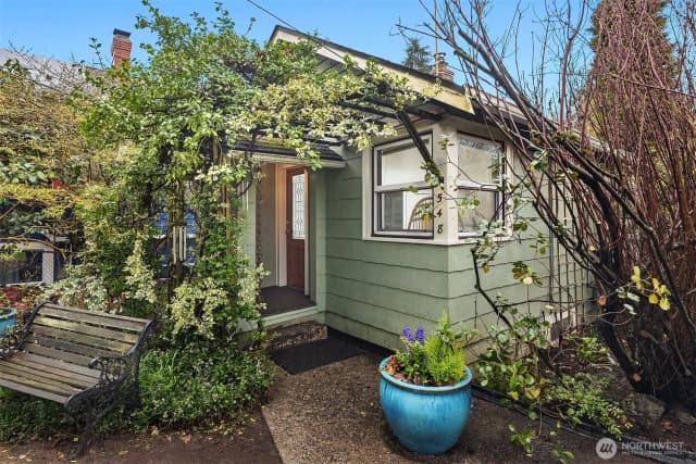 Property photo for 548 Ne 102nd Street, Seattle