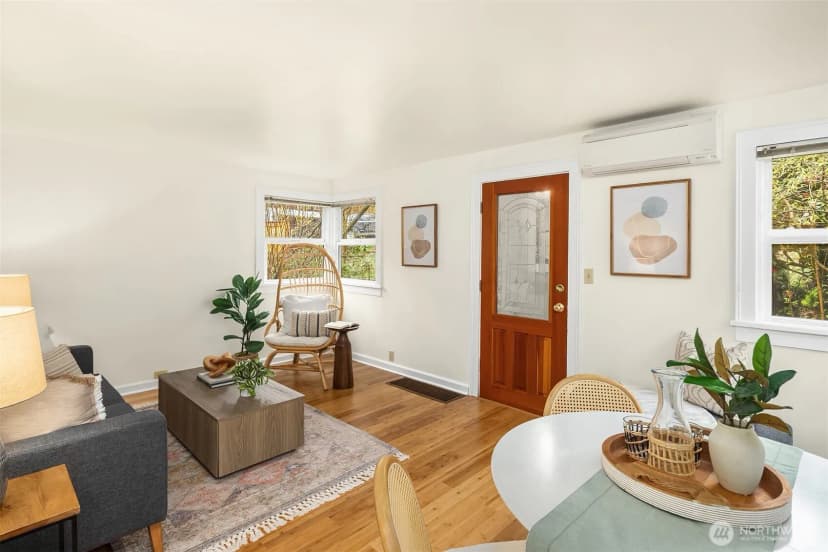 Property photo for 548 Ne 102nd Street, Seattle photo 3