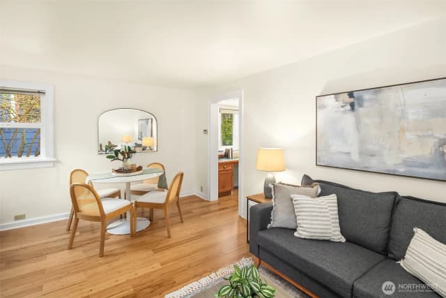 Property photo for 548 Ne 102nd Street, Seattle photo 4