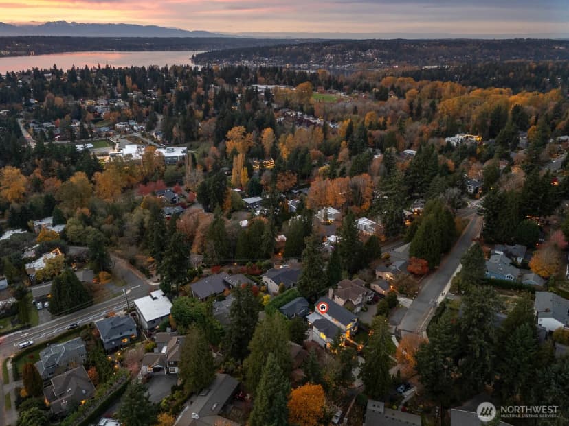 Property photo for 11217 Ne 95th Street #b, Kirkland photo 31