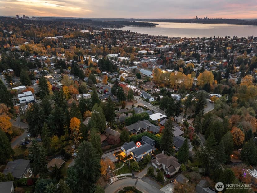 Property photo for 11217 Ne 95th Street #b, Kirkland photo 30