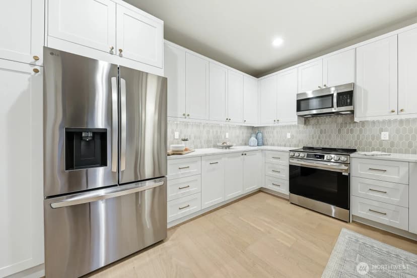 Property photo for 11217 Ne 95th Street #b, Kirkland photo 16