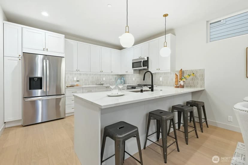 Property photo for 11217 Ne 95th Street #b, Kirkland photo 14