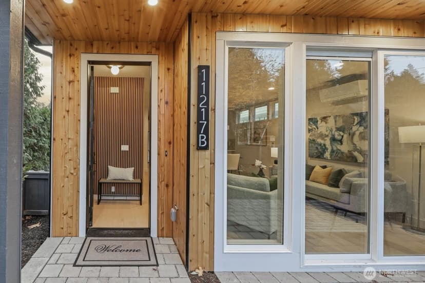 Property photo for 11217 Ne 95th Street #b, Kirkland photo 4