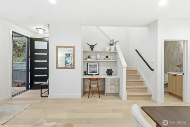 Property photo for 11217 Ne 95th Street #b, Kirkland photo 5