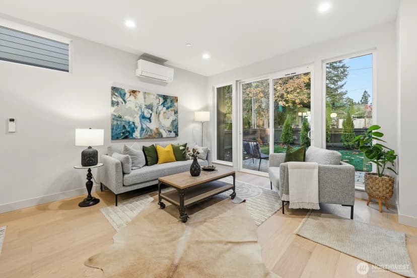 Property photo for 11217 Ne 95th Street #b, Kirkland photo 6
