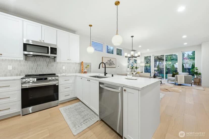Property photo for 11217 Ne 95th Street #b, Kirkland photo 18