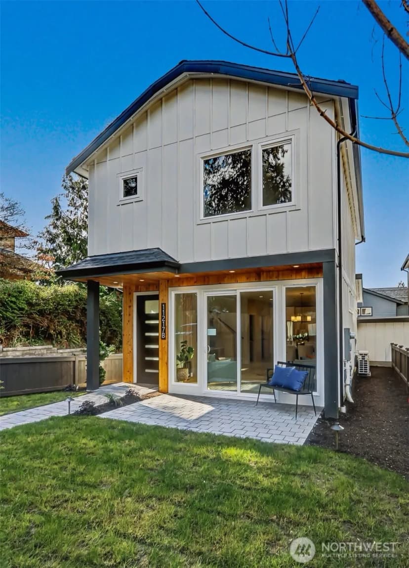 Property photo for 11217 Ne 95th Street #b, Kirkland photo 2