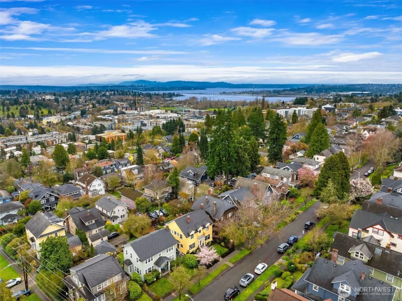 Property photo for 5260 18th Avenue Ne, Seattle photo 37