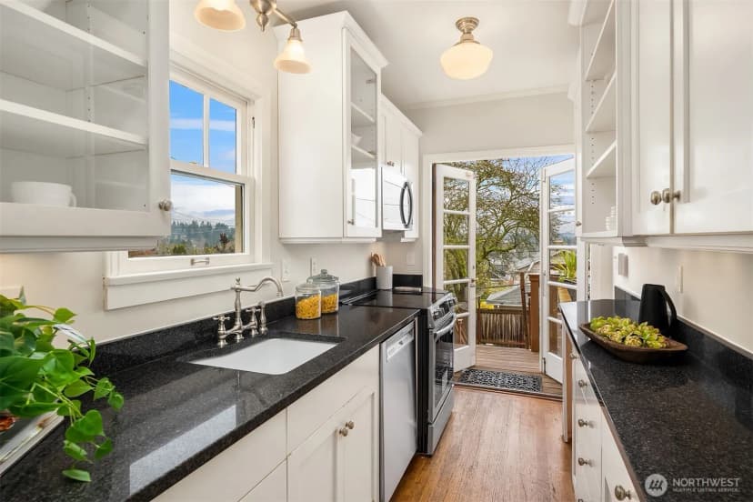Property photo for 5260 18th Avenue Ne, Seattle photo 14
