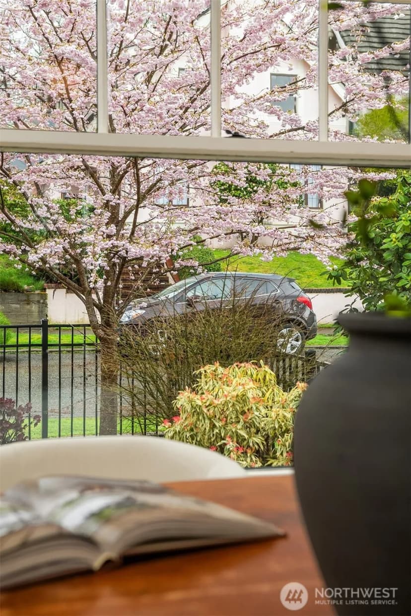 Property photo for 5260 18th Avenue Ne, Seattle photo 16