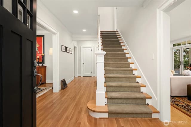 Property photo for 364 Highland Drive, Seattle photo 5