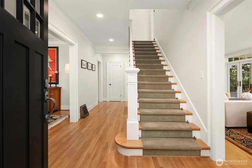 Property photo for 364 Highland Drive, Seattle photo 5
