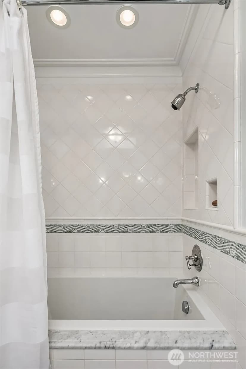 Property photo for 364 Highland Drive, Seattle photo 32