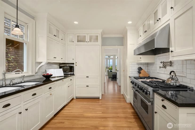 Property photo for 364 Highland Drive, Seattle photo 9