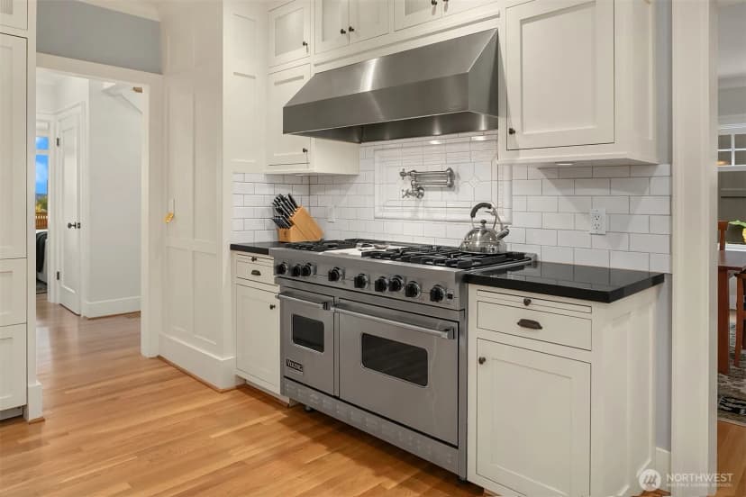 Property photo for 364 Highland Drive, Seattle photo 11