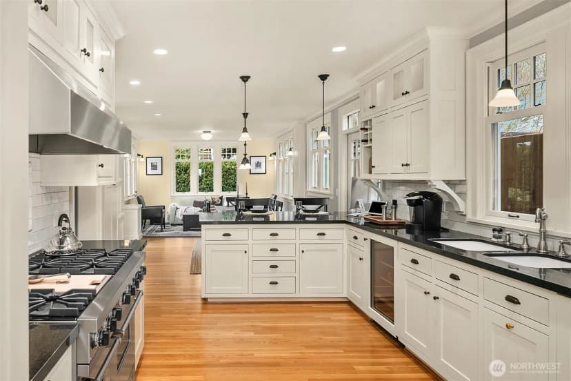 Property photo for 364 Highland Drive, Seattle photo 8