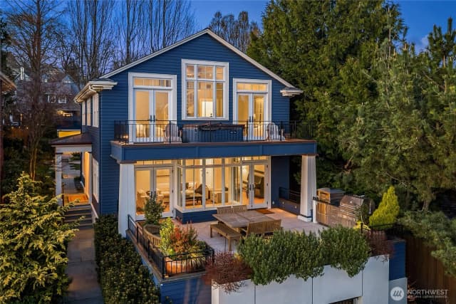 Property photo for 364 Highland Drive, Seattle photo 2