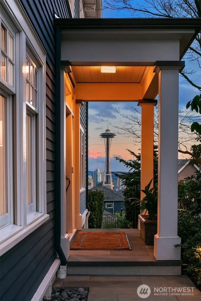 Property photo for 364 Highland Drive, Seattle photo 4