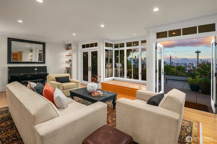 Property photo for 364 Highland Drive, Seattle photo 16