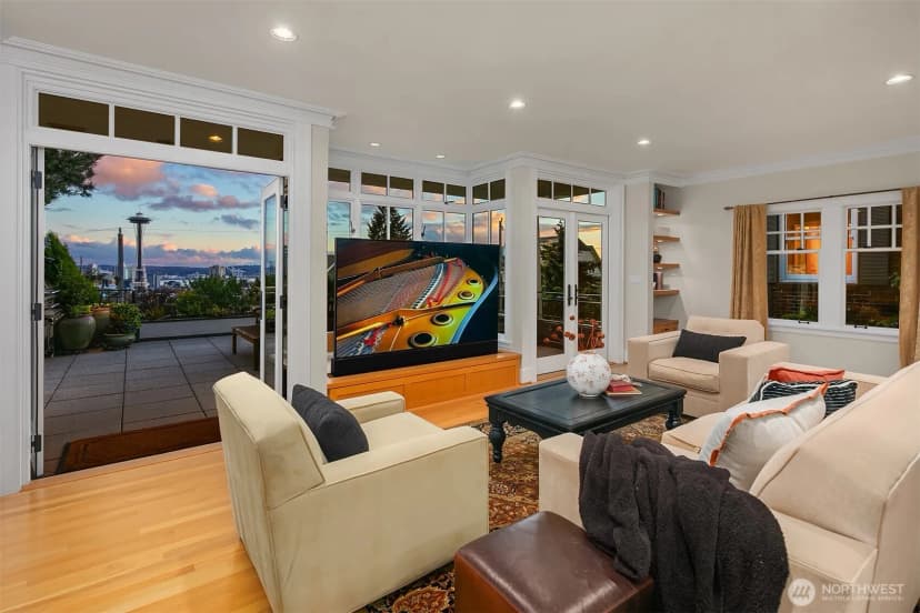 Property photo for 364 Highland Drive, Seattle photo 17