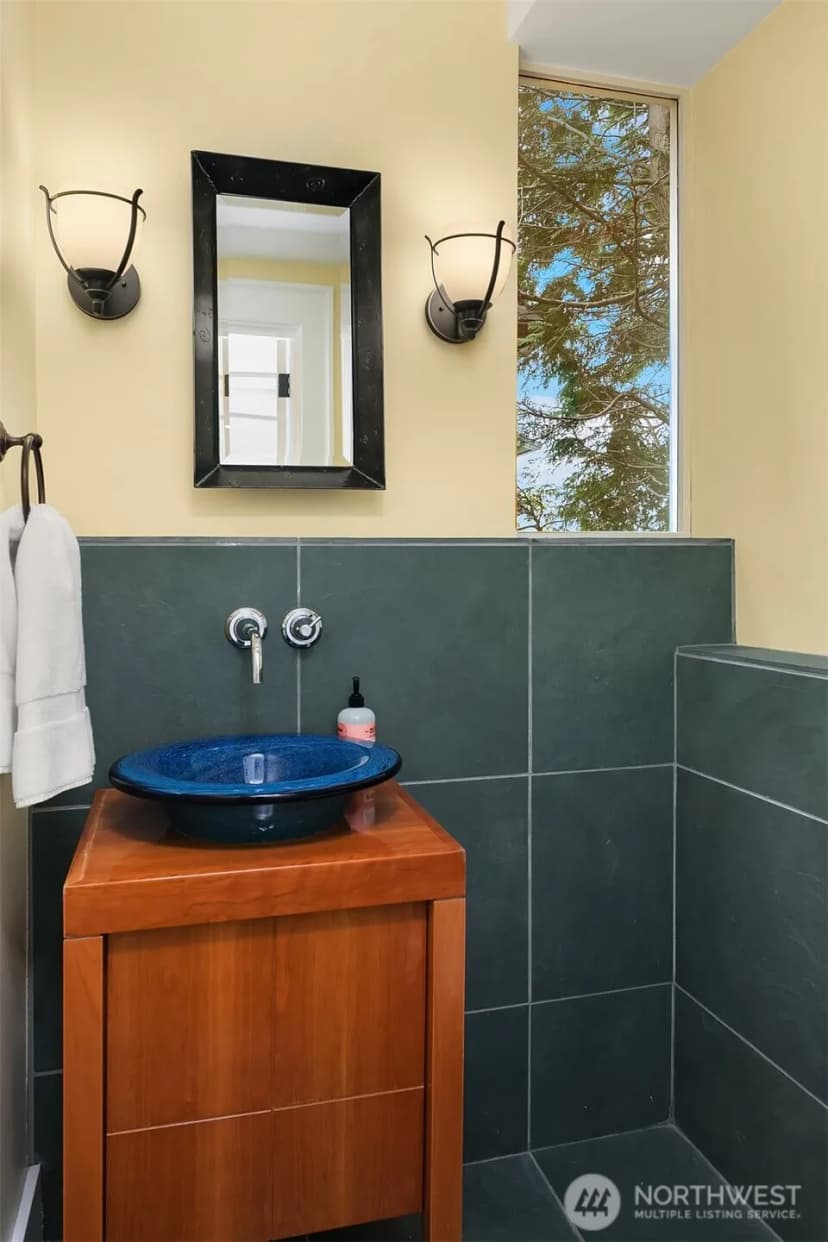 Property photo for 364 Highland Drive, Seattle photo 19
