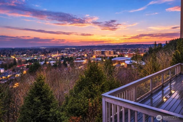 Property photo for 1924 5th Street Se, Puyallup