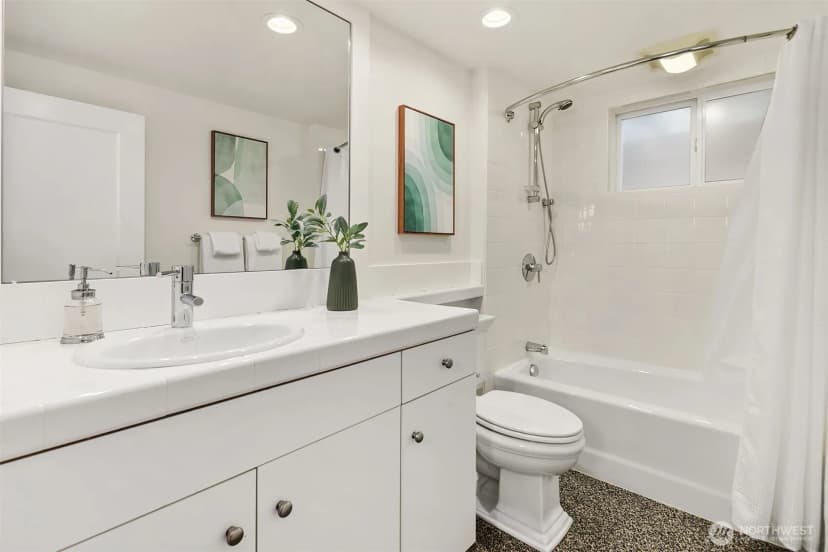 Property photo for 360 Highland Drive, Seattle photo 29
