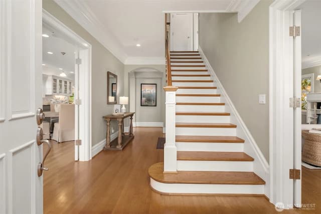 Property photo for 360 Highland Drive, Seattle photo 3