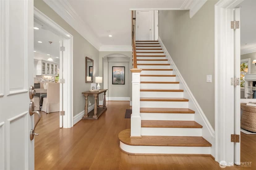 Property photo for 360 Highland Drive, Seattle photo 3