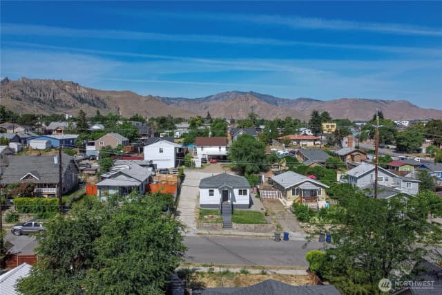 Property photo for 918 Cashmere Street, Wenatchee photo 3