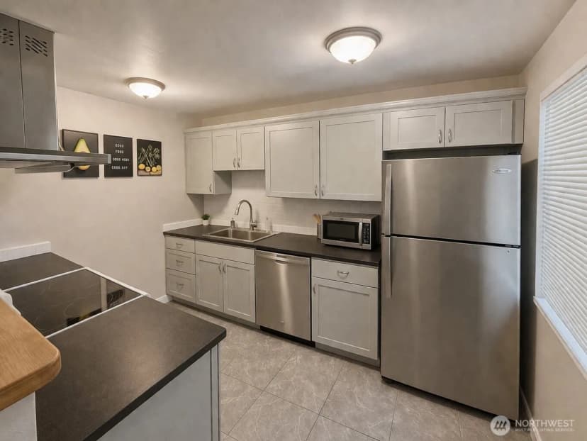 Property photo for 901 S Grant Avenue, Tacoma photo 12
