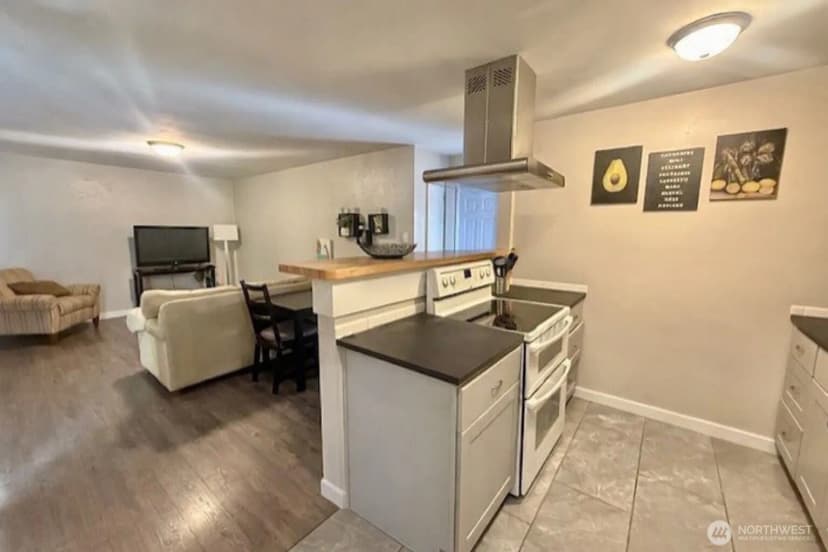 Property photo for 901 S Grant Avenue, Tacoma photo 11