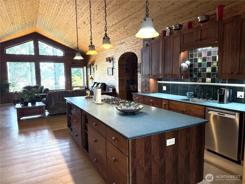 Property photo for 16820 Sandridge Road, Long Beach photo 6